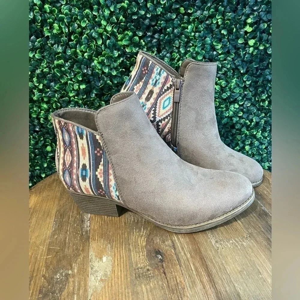 Corkys Prevail Pink Aztec Booties - Size 9 New - Picture 2 of 6